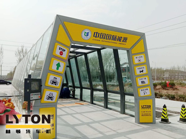 隧道式全自動洗車機——高效、快速、節水的洗車設備,適用于多種車型的清洗。